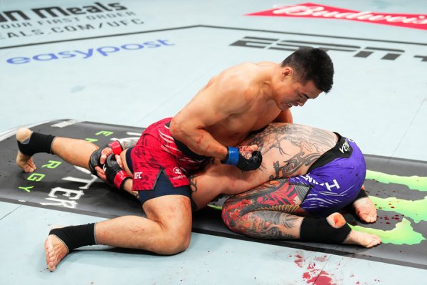 启盈优配 连续第三次首回合打卡下班，跻身UFC轻重量级排名榜，张名扬成亚洲第一人