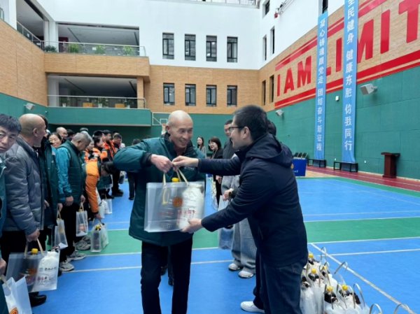 广州典丰 内蒙古鄂尔多斯市东胜区总工会为904名新就业形态劳动者、农牧民工送慰问